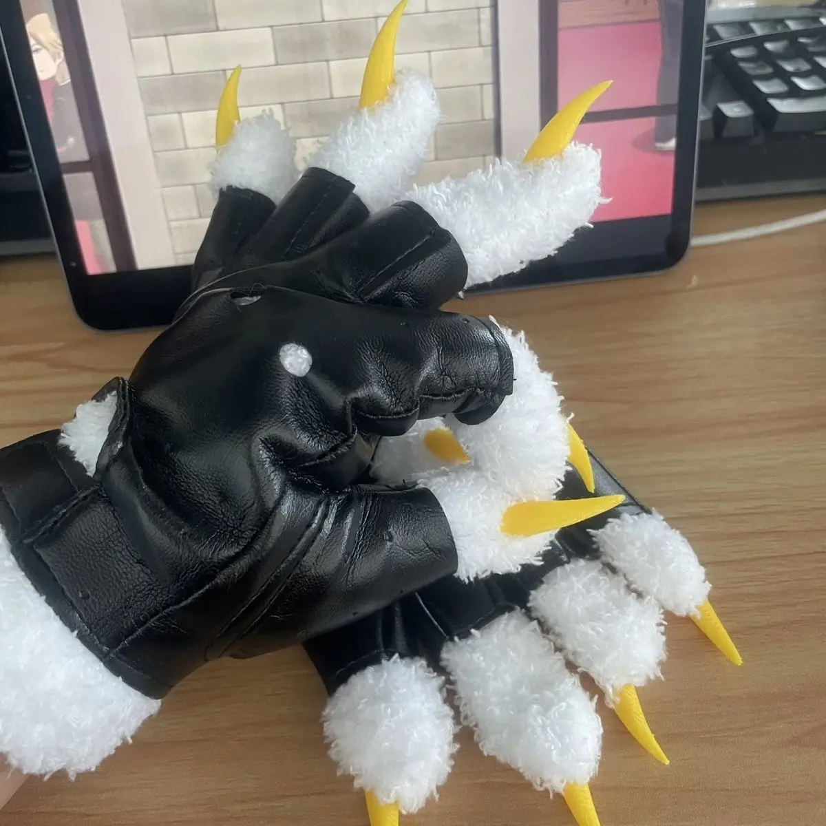 Furry kig series close-fitting claws and nails handsome plush - Image 13